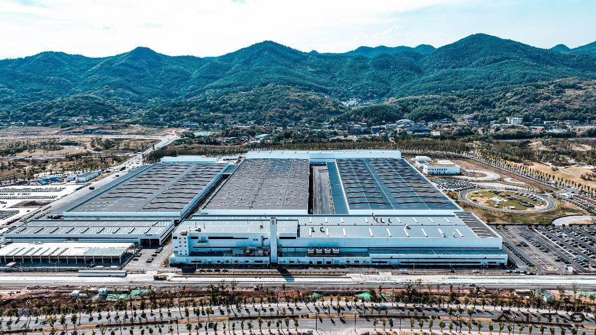 AITO問界M7全國交付季啟動，首批用戶喜迎智慧出行新伙伴